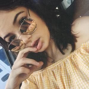 Meet your Posher, Olivia